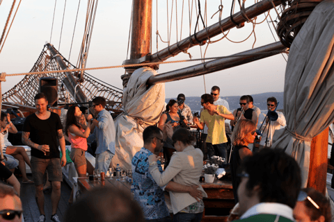 Oslo: Blues Cruise on the Oslo Fjord With Shrimp Buffet