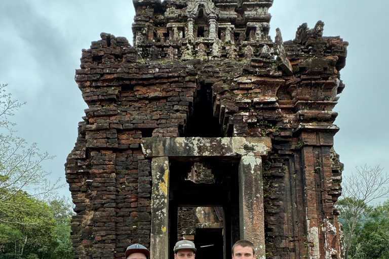 Hoi An: Santuario de My Son y Crucero por el río al atardecer con barbacoa