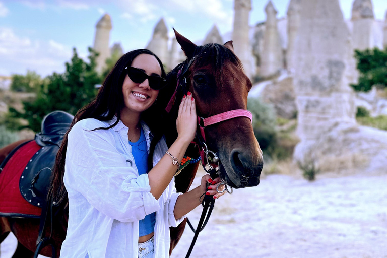 Kapadocja: przejażdżka konna po Dolinie MiłościCappadocia: Love Valley Horseback Riding Tour