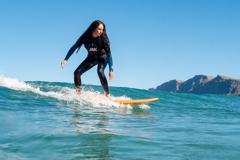 Lanzarote: Beginner's surfing lesson at Famara beach Package of 3 beginner surfing lessons (2 hours each)