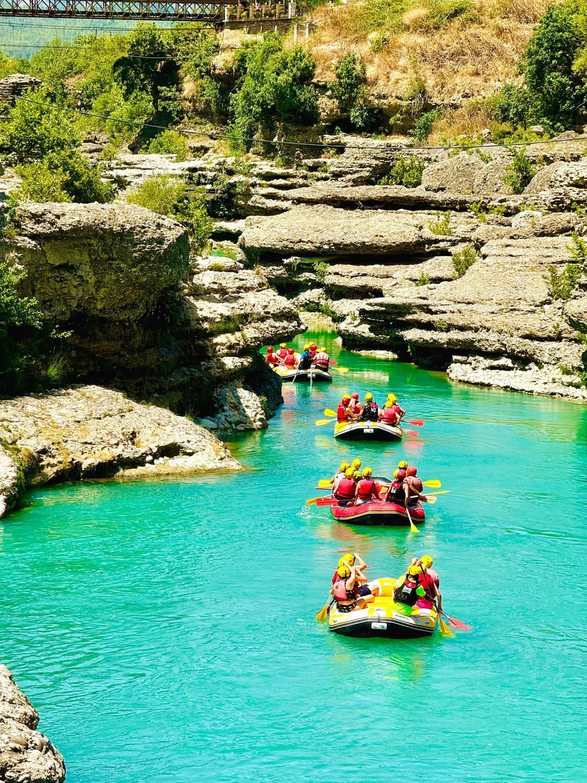 Ab Durrës: Rafting auf der Vjosa, Thermalbad und Lebensmittelverkostung