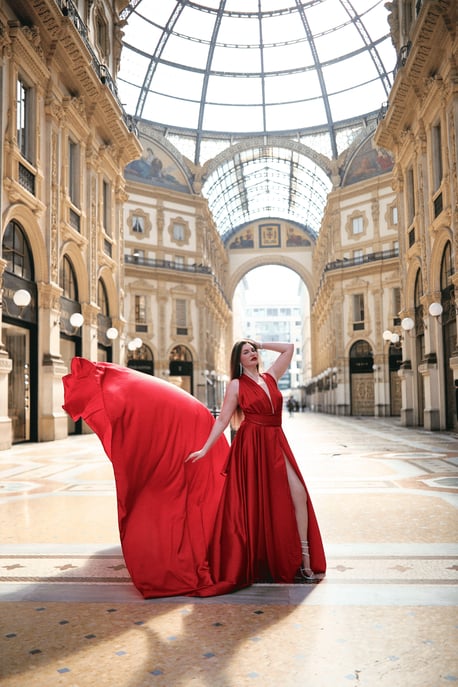 Mailand: Fotoshooting im fließenden Kleid Mailand: ...