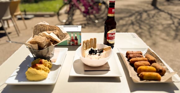Valencia: Guided Private Bike Tour with Tapas and Drinks