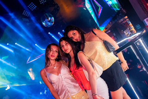 Cancun Madness Open Bar Crawl Bar crawl Madness in Cancún open bar