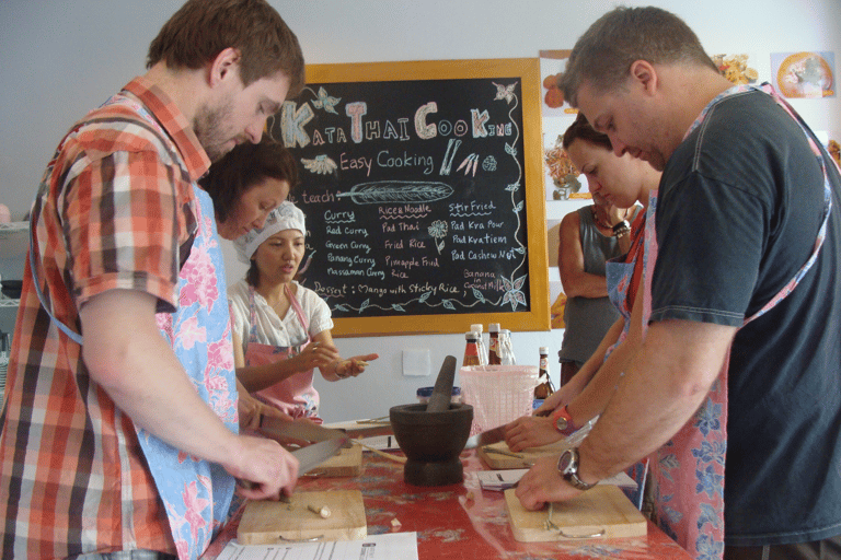 Phuket: Halbtägiger authentischer Thai-Kochkurs &amp; MarkttourMittagsunterricht (keine Markttour)