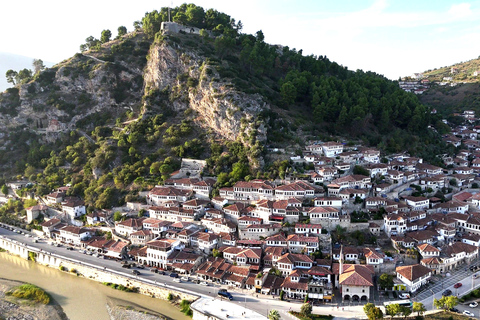 Línea Verde: Vlora-Apollonia-Divjake-Berat Excursión de un día con guía