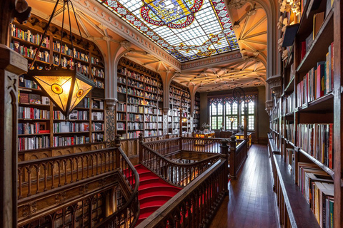 Porto: Eintrittskarte für die Livraria Lello Silber &amp; Gold GutscheinEintrittskarte für die Lello-Bibliothek – Silber-Gutschein