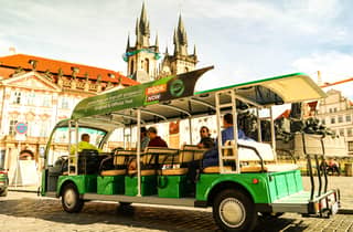 Prag: Ganztägiges Hop-On/Hop-Off-Ticket für den E-Bus mit Audioguide