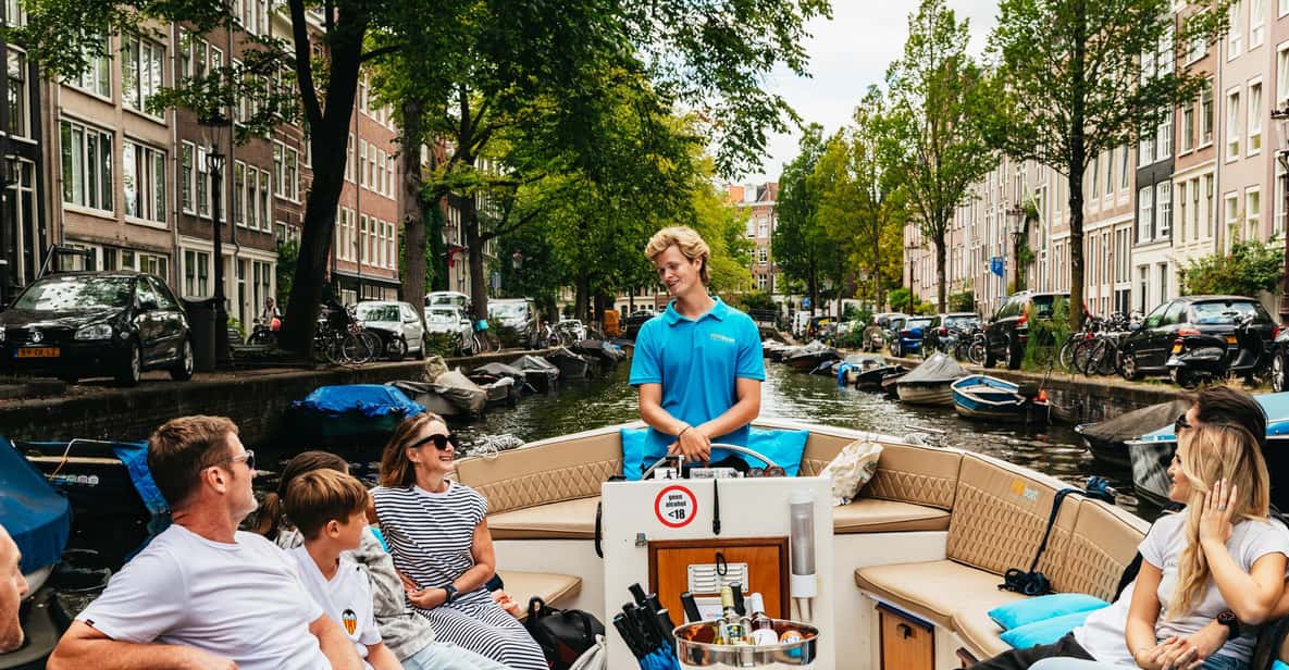 Afbeelding 0 van Amsterdam: Grachtenrondvaart in open boot met drankoptie