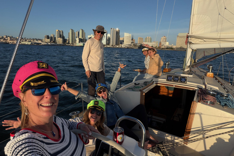 San Diego: Sunset Sailing Tour with Wildlife Watching