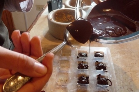 Atelier de fabrication de chocolat de la fève à la tablette à CuscoBtB Cuz