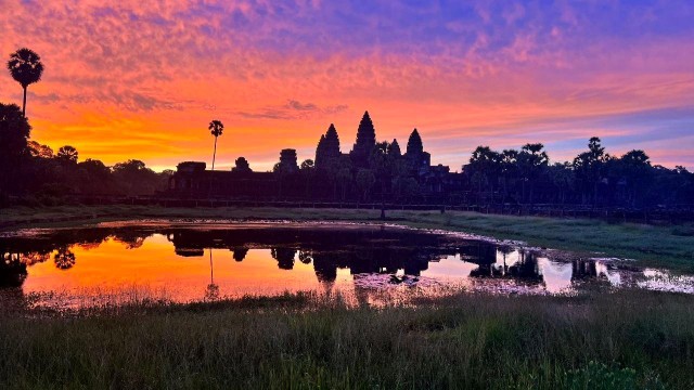 Visit Angkor Wat Highlights and Sunrise Guided Tour in Siem Reap, Cambodia