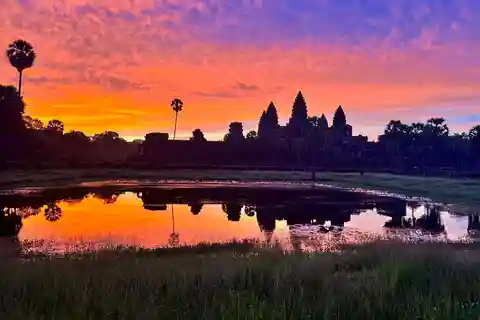 Angkor Wat: Highlights and Sunrise Guided Tour