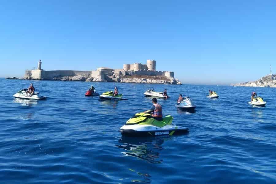 Marseille: Jet-Ski-Touren ab Châteauneuf-les-Martigues. Foto: GetYourGuide Marseille: Jet-Ski-Touren ab Châteauneuf-les-Martigues. Foto: GetYourGuide