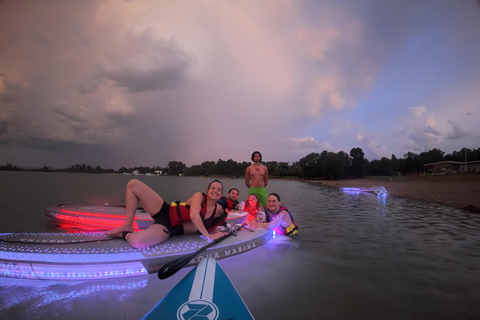 Lyon: Sunset Apéro on a lighted paddleboard at Miribel Jonage Park Lyon: Sunset aperitif on illuminated paddleboards at Miribel Jonage Park