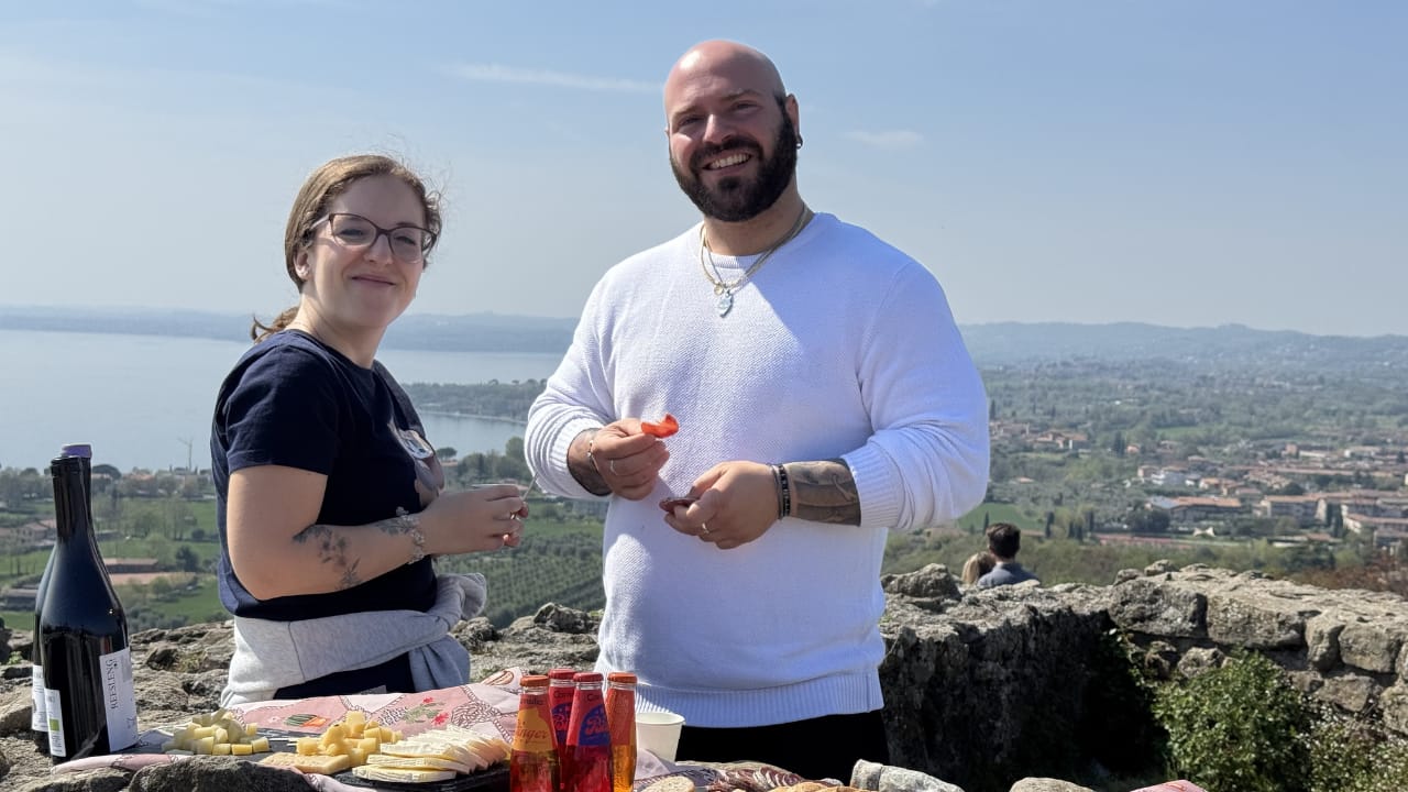 Verkostung von lokalem Wein und Käse und Ausflug in den Park der Festung