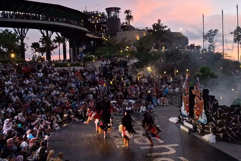 Yogyakarta: aventura de medio día en las dunas de arena y espectáculo en directo al atardecer.Aventura de medio día por las dunas de arena y espectáculo en directo al atardecer