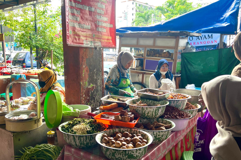 Yogyakarta: Morning Breakfast and Market Experience Morning Breakfast and Market Experience with Walking Tour