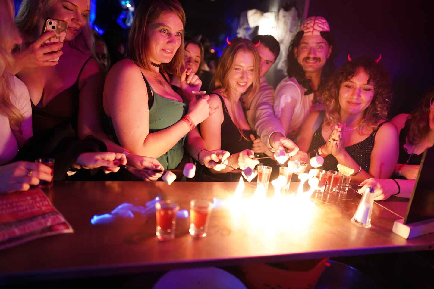 Nice: 4 Bars & 1 Club Fun Bar Crawl Party with Free Shots