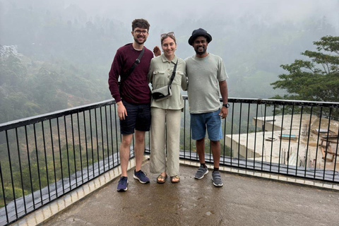 From Kandy to Nuwara Eliya & Moon Plains – Tuk‑Tuk Day Tour From Kandy: Moon Plains Highlands Viewpoint Experience