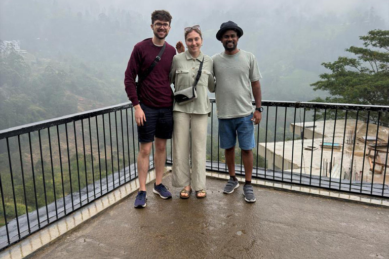 From Kandy to Nuwara Eliya & Moon Plains – Tuk‑Tuk Day Tour From Kandy: Moon Plains Highlands Viewpoint Experience