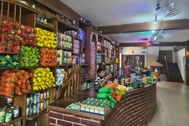 Kandy: Tuk-Tuk Sights, Culture, Shopping & Treatment