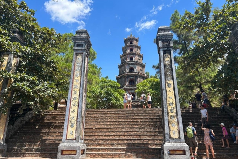 Visite privée de la ville de Hué avec les tombeaux royaux et un guide touristique