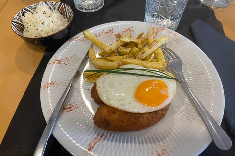 Lisbon: Vintage Electric Tuk-Tuk Guided Tour with Tastings