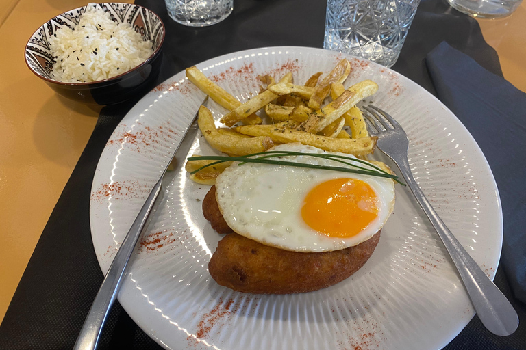 Lisbon: Vintage Electric Tuk-Tuk Guided Tour with Tastings