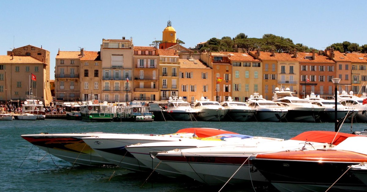 From Cannes: Saint-Tropez Private Full-Day Tour by Van