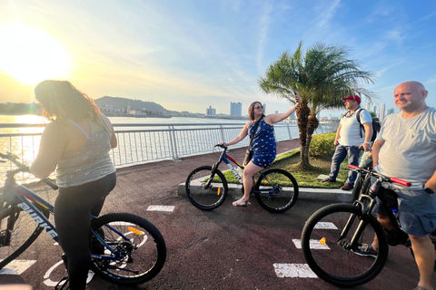 "Fietstour Casco Viejo en Panama Stad Ontdek de essentieFietstour in Panama Stad en de Oude Stad met lokale gids
