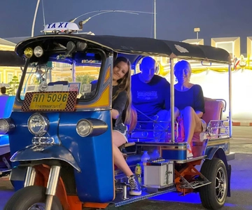 Bangkok Tuk-Tuk by Night with Chinatown Street Food Meal
