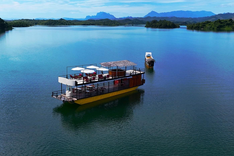 Lunch cruise on Vang Vieng Lake