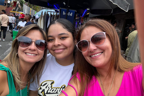 Medellín: Experience Comuna 13 with a local guide and weave your own souvenir [Max. 8]
