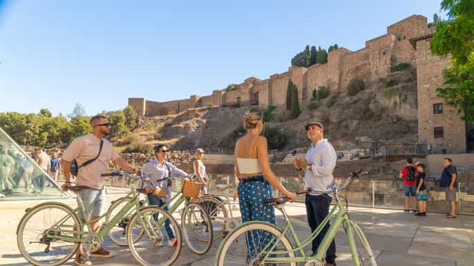 Málaga: City Highlights Guided Vintage Bike Tour