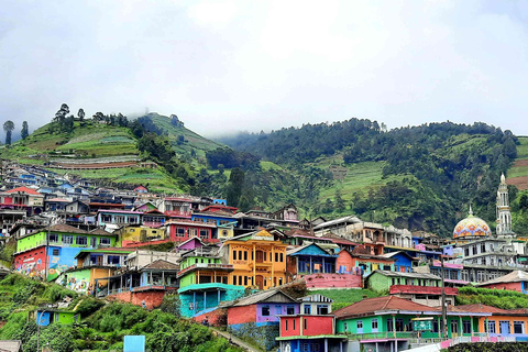 Yogyakarta: Nepal Van Java e tour delle cascate di Kedung KayangYogyakarta: tour del Nepal Van Java e delle cascate di Kedung Kayang