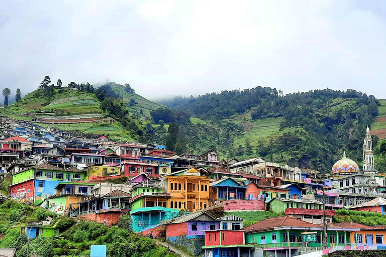 Yogyakarta: Nepal Van Java e tour delle cascate di Kedung KayangYogyakarta: tour del Nepal Van Java e delle cascate di Kedung Kayang