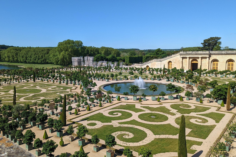 Versailles: Palace & Gardens Private Tour by Golf Cart