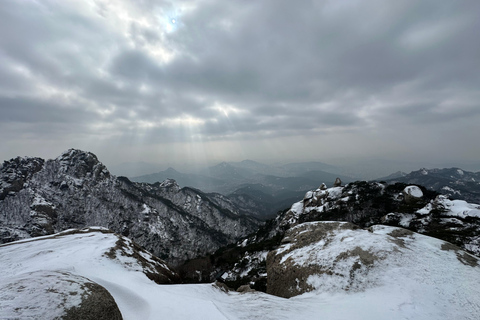 Seoul: Bukhansan Mountain Guided Hike