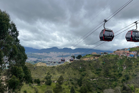 Bogotá: El Paraíso and Cable Car Favelas Tour