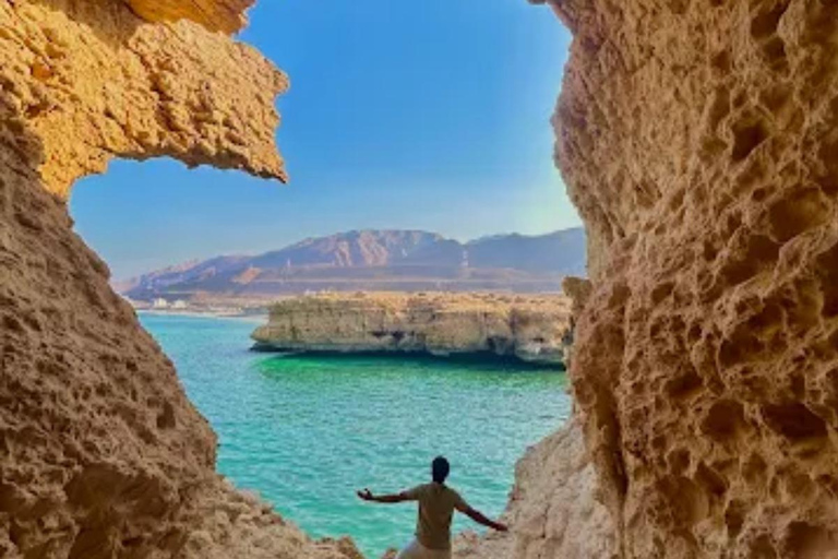 From Muscat: Guided Wadi Tiwi Hike, Romantic Cave & Sinkhole