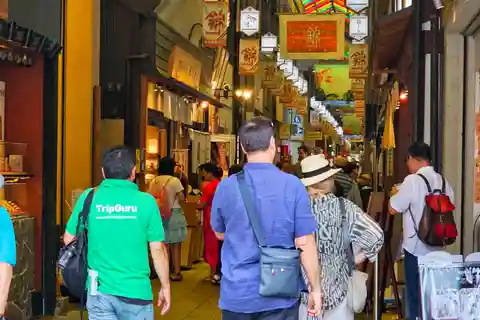 Kyoto : Visite culinaire du marché Nishiki et de Depachika avec un local