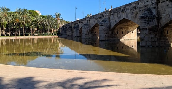 Valencia: Turia Gardens Walk with Valencian Picnic