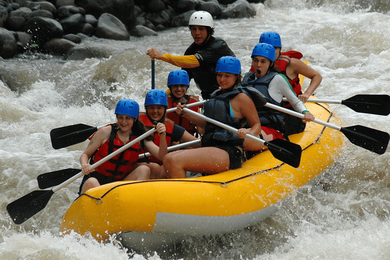 Rafting en aguas bravas del Arenal Excursión familiar