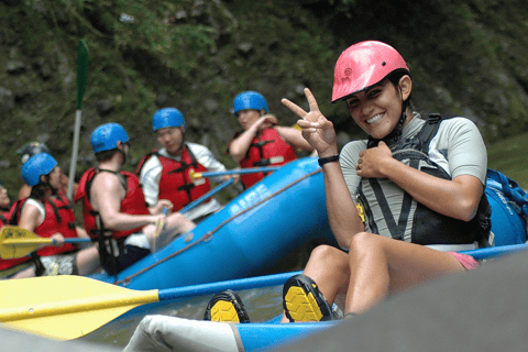 Rafting em Arenal Classe II-IIIExcursão familiar para rafting em corredeiras de Arenal