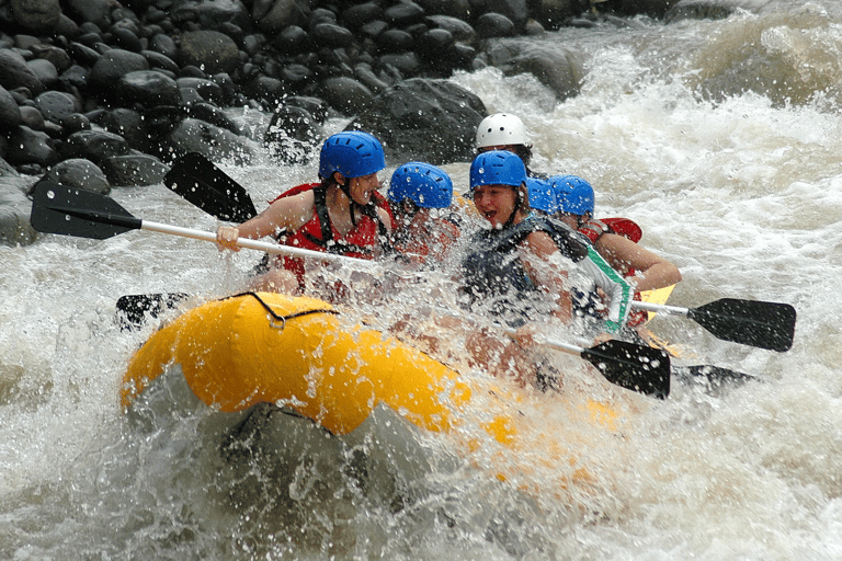 Rafting en aguas bravas del Arenal Excursión familiar