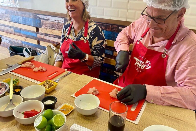 Lima: Market Tour and Cooking Class with Pisco Sour