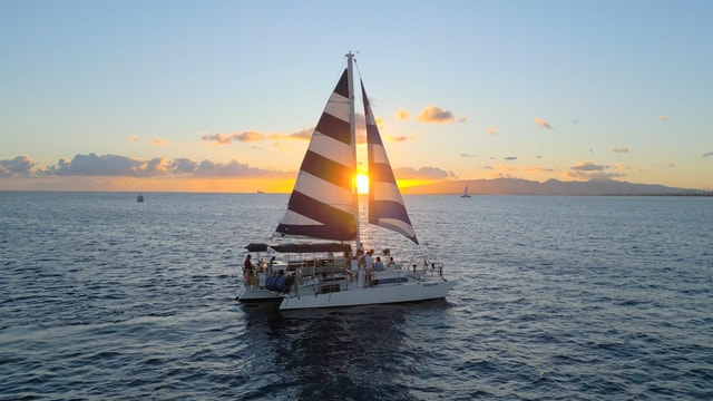 Waikiki: Sunset Swim & Sailing Experience