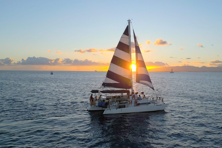 Waikiki: Sunset Swim & Sailing Experience