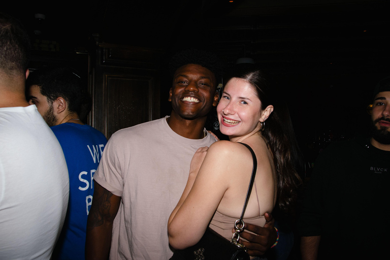 Izmir: Pub Crawl with Drinks and Games